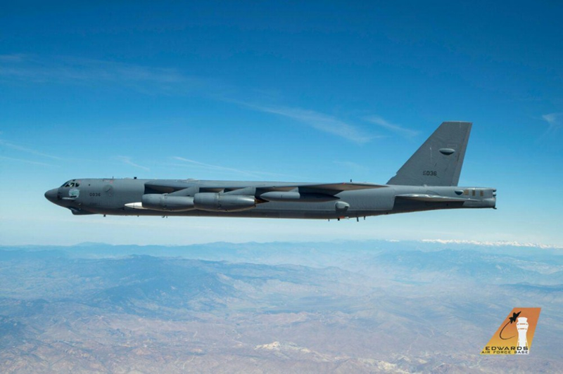 B-52 xuat hien kem vu khi sieu thanh AGM-183A: Nga phat hoang!