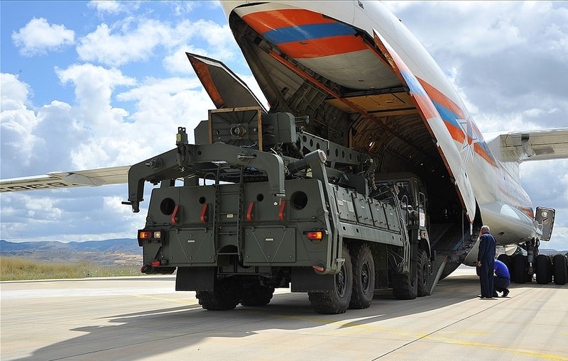 Ten lua S-400 “do bo” xuong Tho Nhi Ky, My bat luc dung nhin!-Hinh-4