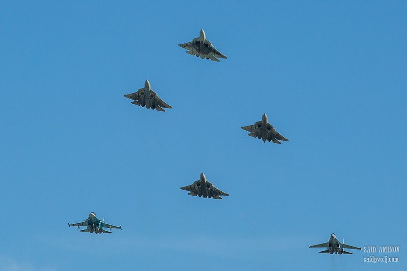 Su-57 Nga tap bay mao hiem ron nguoi truoc them MAKS-2019