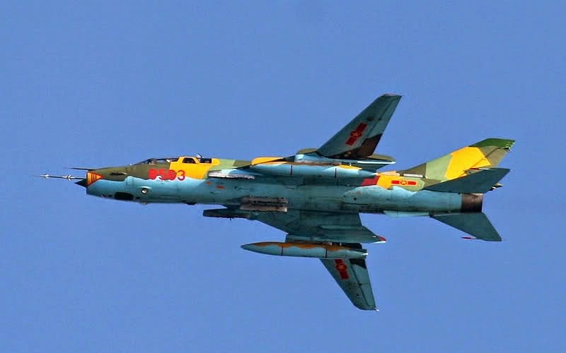 Bat ngo kha nang chien dau cua may bay huan luyen Su-22UM3K Viet Nam-Hinh-7