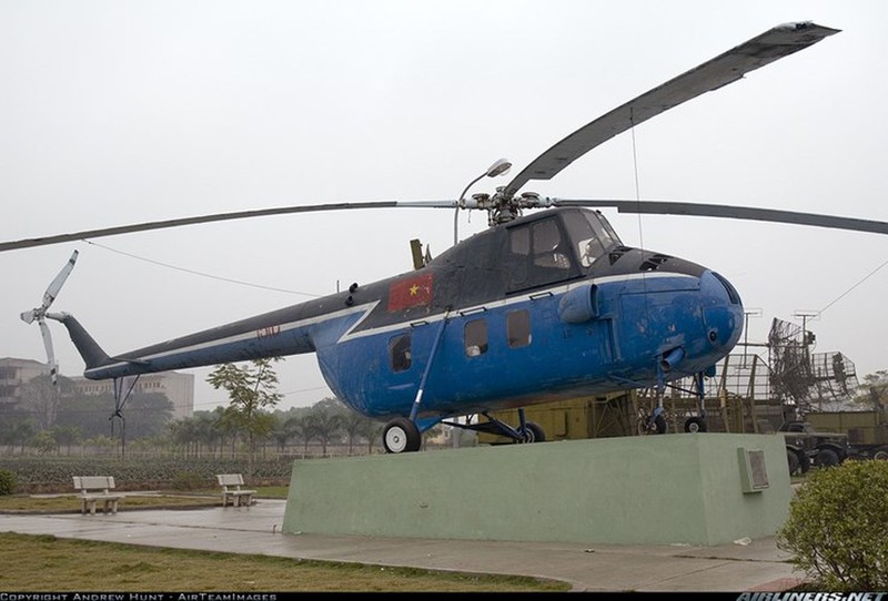 Truc thang Mi-4 Lien Xo va chiec chuyen co hang A tung phuc vu Bac Ho-Hinh-7