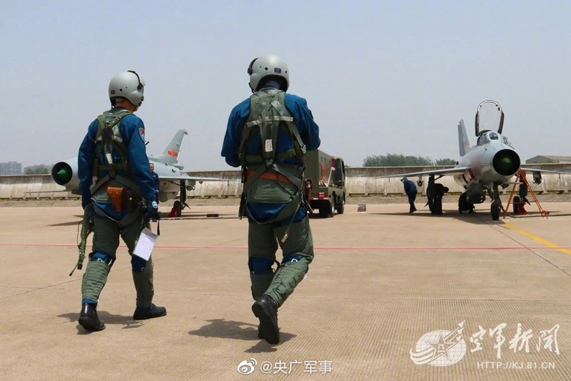 Ngac nhien: Trung Quoc van con su dung bien the cua MiG-21 Lien Xo-Hinh-5