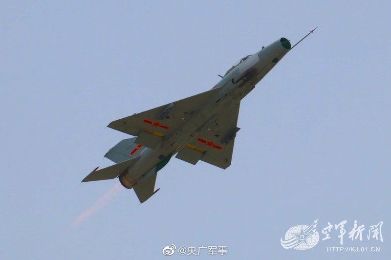 Ngac nhien: Trung Quoc van con su dung bien the cua MiG-21 Lien Xo-Hinh-7
