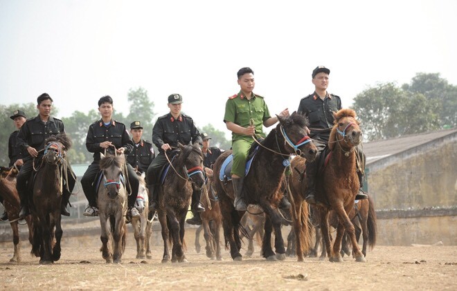 Dieu chua biet ve Doan Canh sat co dong Ky binh Viet Nam-Hinh-3