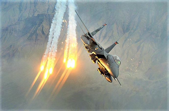My trien khai F-15EX mang ten lua AGM-183 o Okinawa... Trung Quoc het chong do?-Hinh-10