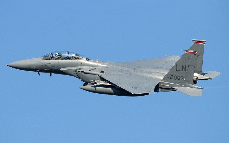 F-15E cua My mang duoc nhieu vu khi hon oanh tac co H-6K Trung Quoc-Hinh-6