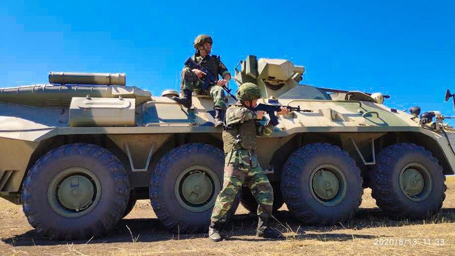 Chien si Viet Nam lan dau su dung thiet giap BTR-82A, loi hai the nao?-Hinh-4