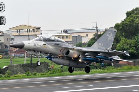 Vi sao thuong vu mua tiem kich F-16V cua dao Dai Loan lai quan trong?-Hinh-13