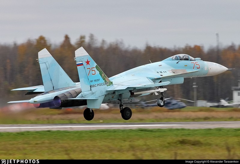 Su-27/30 Nga o at danh chan 