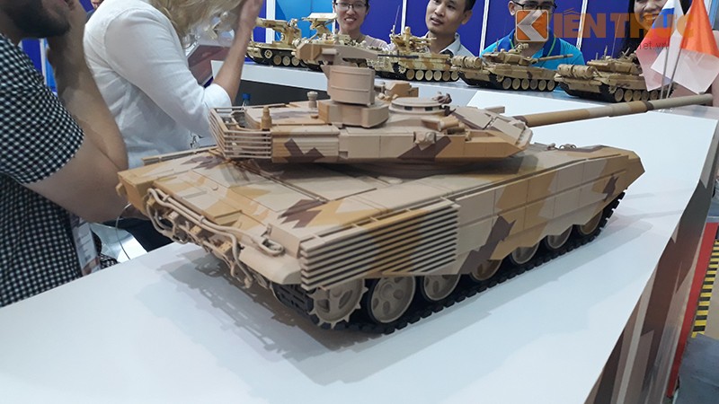 Xe tang T-90MS tung toi Ha Noi trong nhu the nao?-Hinh-4