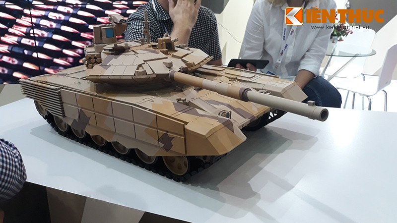 Xe tang T-90MS tung toi Ha Noi trong nhu the nao?