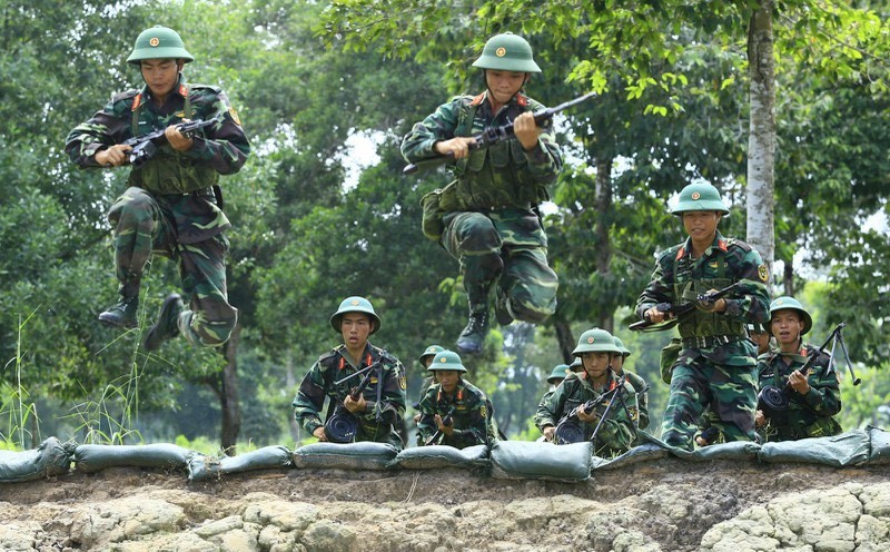 Trang bi tung buoc hien dai cua chien si bo binh Quan doi Viet Nam-Hinh-5