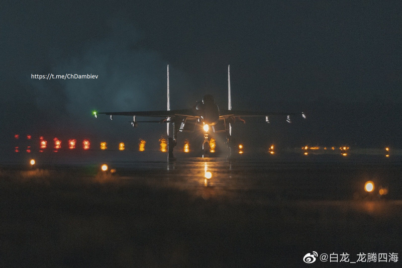 Trung Quoc cho Su-30MKK dau J-11B, chuan bi tinh huong xau voi An Do
