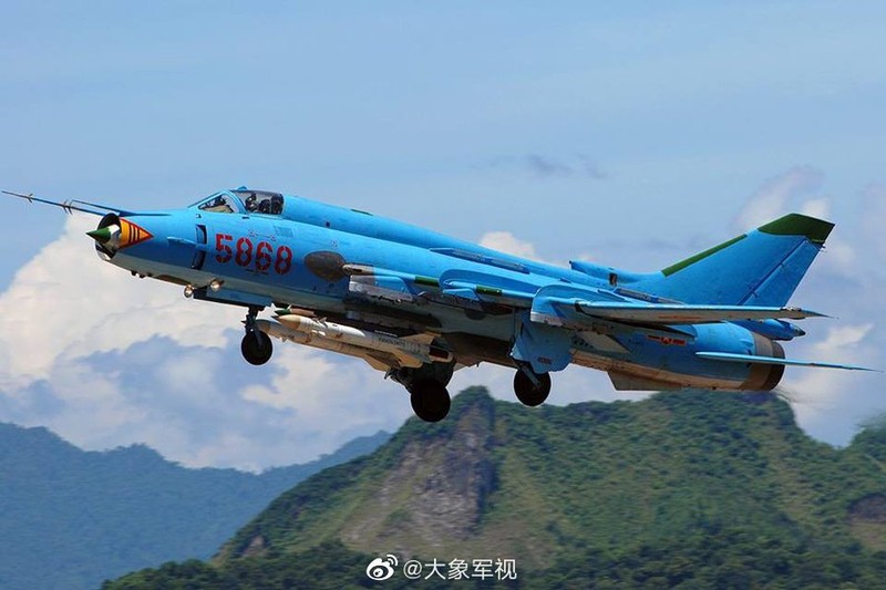 Bao Trung Quoc kinh ngac khi Su-22 Viet Nam mang ten lua chong radar