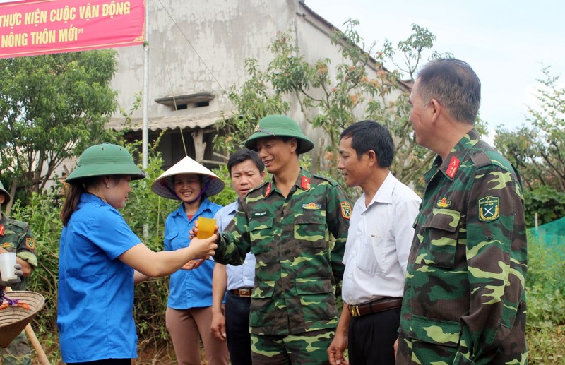 Trung doan Anh hung trong trang ca “Binh Tri Thien” khoi lua-Hinh-16