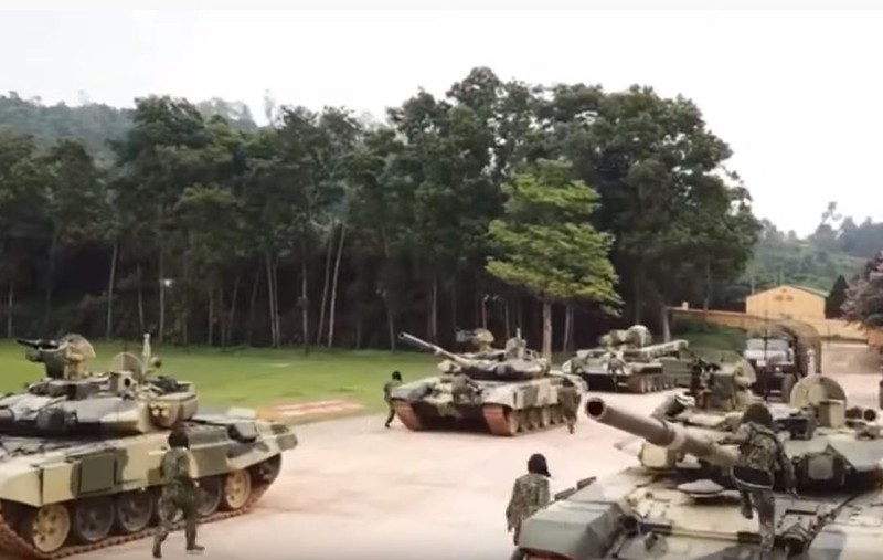 Nga boi roi truoc xe tang T-90 bang be tong cua Viet Nam-Hinh-5