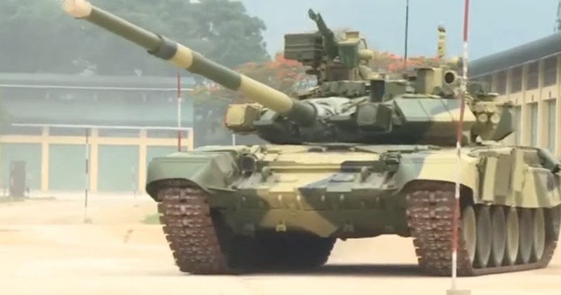 Nga boi roi truoc xe tang T-90 bang be tong cua Viet Nam-Hinh-9