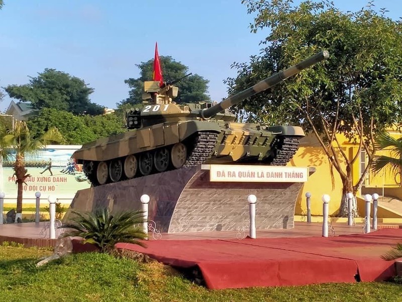 Hoanh trang tuong dai xe tang T-90S mung ngay thanh lap Binh chung Tang-Thiet giap-Hinh-2