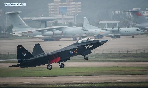 Trung Quoc lam nhai tiem kich F-35: Dung mo sanh ngang ban goc!-Hinh-6