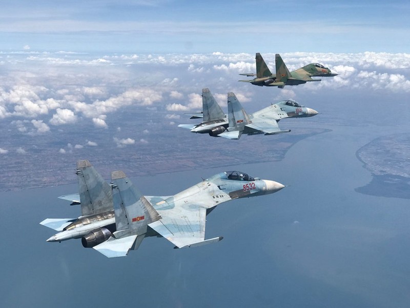 May bay Yak-130 mang co Viet Nam xuat hien tren truyen hinh Nga