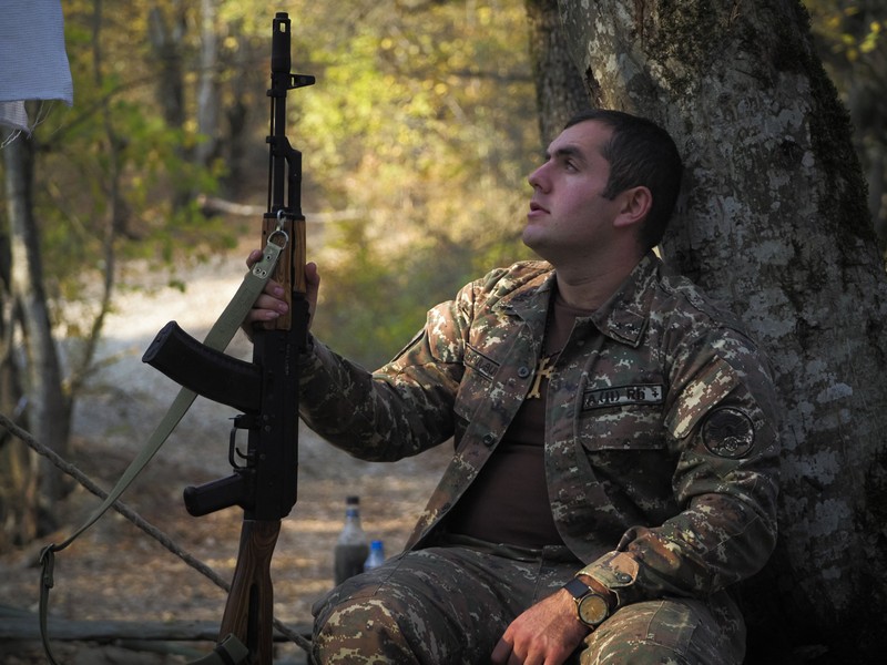 Dang cap: Linh Armenia thien xa, ban ha UAV Azerbaijan bang sung AK-74-Hinh-10