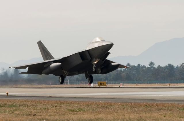 F-22A va F-35B My tai Nhat Ban: Cap song kiem 