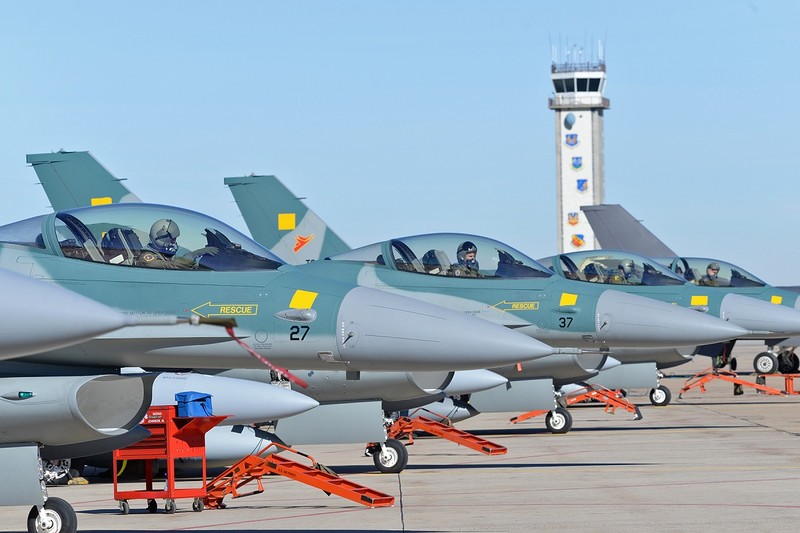 Indonesia choi lon, bo Su-35, mua 48 tiem kich Rafale tu Phap-Hinh-14