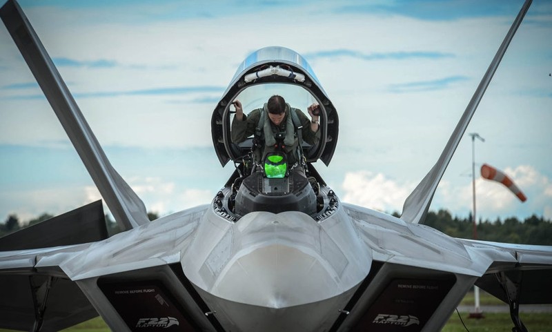 Tiem kich F-22 Raptor khong con la chien dau co tang hinh “bat bai“-Hinh-12