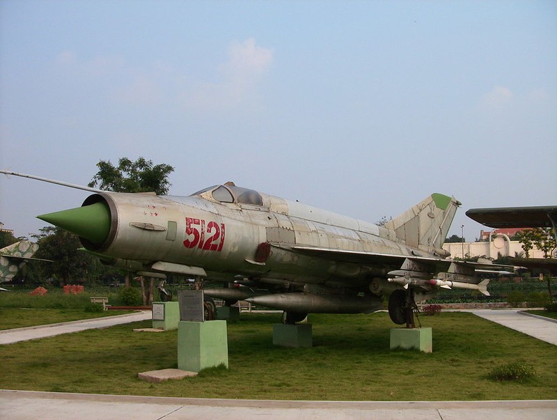 MiG-21 cua phi cong Pham Tuan da vuot mat F-4 de ha B-52 ra sao?-Hinh-5