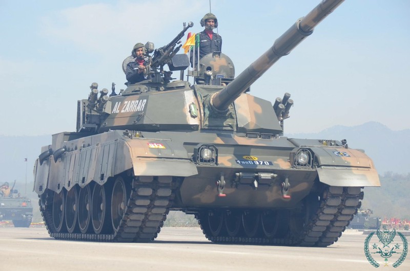 Pakistan co gi de doi dau 1.000 xe tang T-90 cua Quan doi An Do-Hinh-10