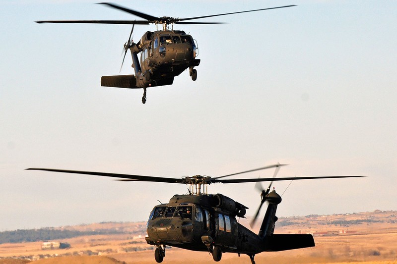Dieu gi bien UH-60 Black Hawk tro thanh loai truc thang huyen thoai?-Hinh-10