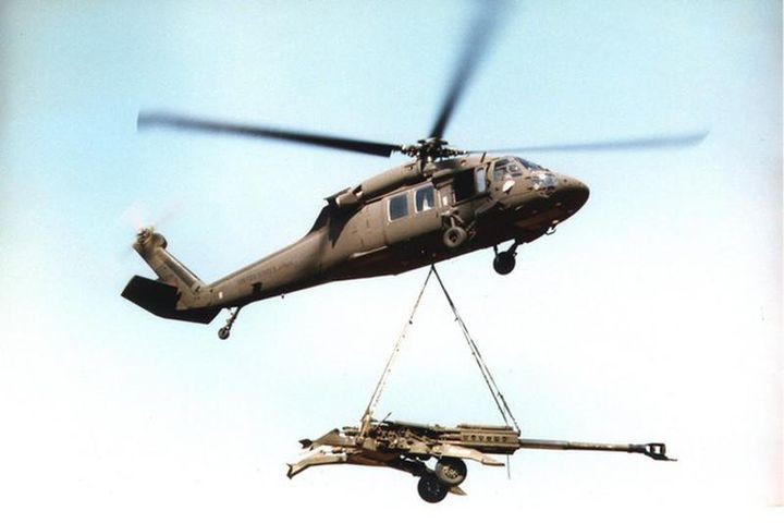 Dieu gi bien UH-60 Black Hawk tro thanh loai truc thang huyen thoai?-Hinh-14