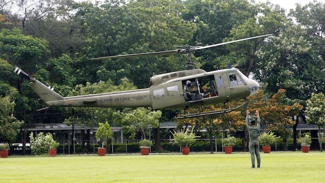 Toi gio Philippines moi tinh den chuyen cho truc thang UH-1 ve huu-Hinh-10