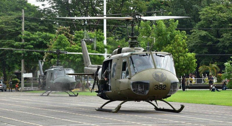 Toi gio Philippines moi tinh den chuyen cho truc thang UH-1 ve huu-Hinh-8