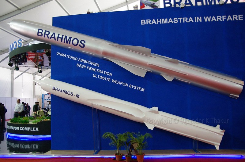 Neu tiem kich Su-57 treo duoc ten lua BrahMos, An Do se 