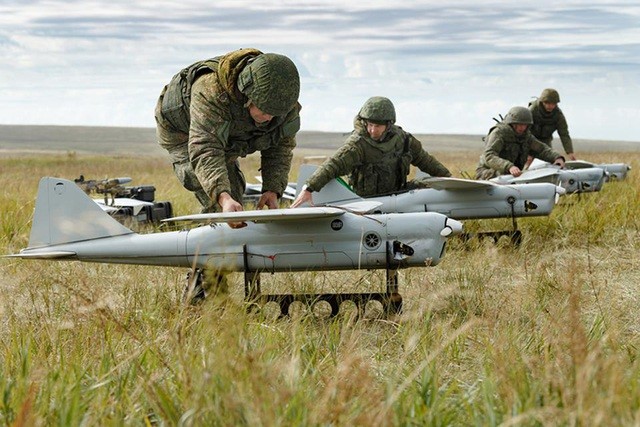 UAV “bay dan” se tro thanh con ac mong tren chien truong hien dai