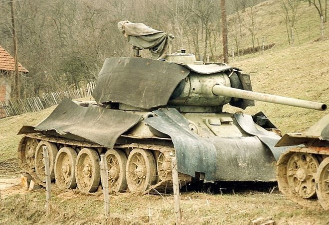 Xe tang T-34 tu Lao chuan bi cho duyet binh o Nga-Hinh-11