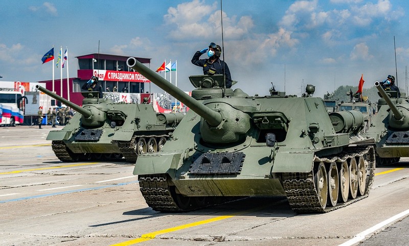 Xe tang T-34 tu Lao chuan bi cho duyet binh o Nga-Hinh-2