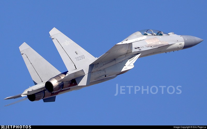 Noi tiem kich J-16 vuot troi voi Su-30MKI va Su-35 la 