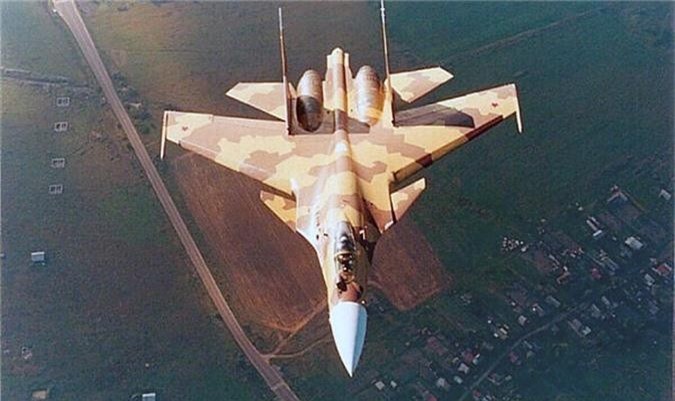 Tiem kich Su-37 mang danh 