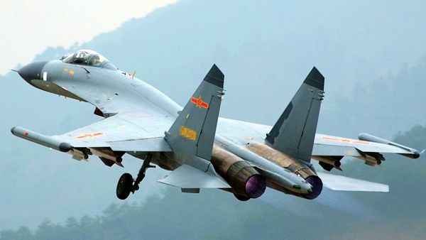 Trung Quoc khoe J-11 khien Nga phai hoi han vi trot ban Su-27-Hinh-6