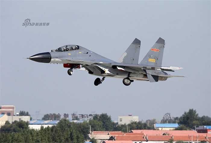 Trung Quoc khoe J-11 khien Nga phai hoi han vi trot ban Su-27-Hinh-9