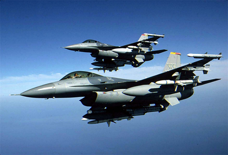 Suc manh dan tiem kich F-16 My dang dat ngay sat nach Trung Quoc-Hinh-10