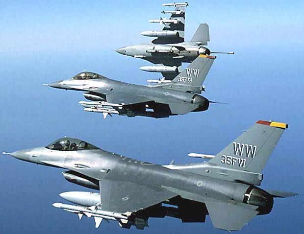 Suc manh dan tiem kich F-16 My dang dat ngay sat nach Trung Quoc-Hinh-4