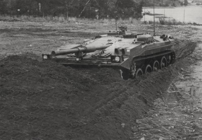 Stridsvagn 103: Xe tang “di” khong thap phao, chay lui nhanh nhu chay tien-Hinh-13