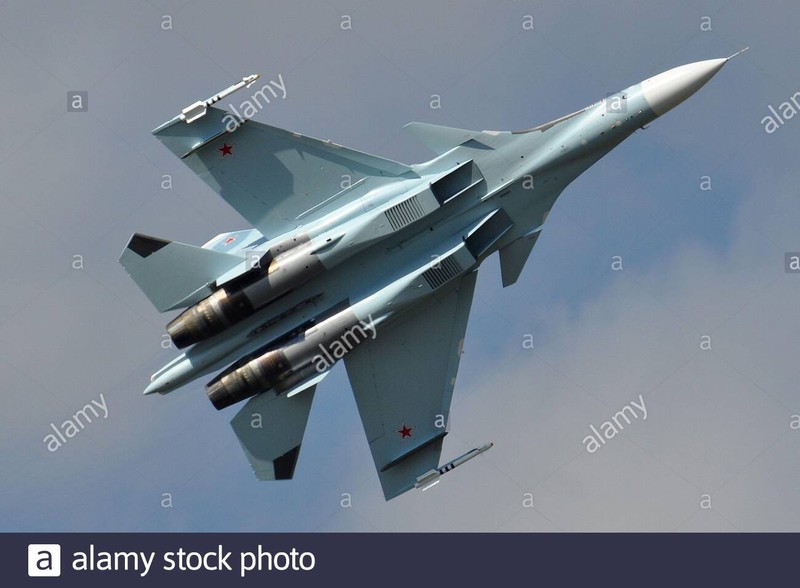 Khi F/A-18E/F Super Hornet cua My dau voi Su-30 cua Nga-Hinh-14