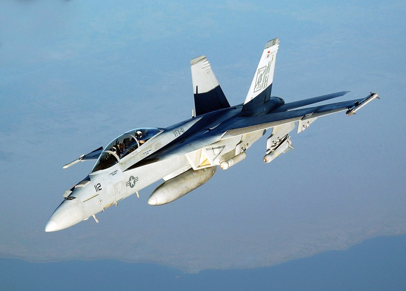 Khi F/A-18E/F Super Hornet cua My dau voi Su-30 cua Nga-Hinh-3