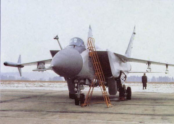 Ly do phuong Tay phai so may bay danh chan hang nang MiG-31 Nga-Hinh-11