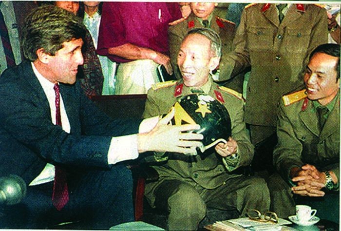 Bao Nga nhac lai chien tich Viet Nam ban ha may bay John McCain-Hinh-31