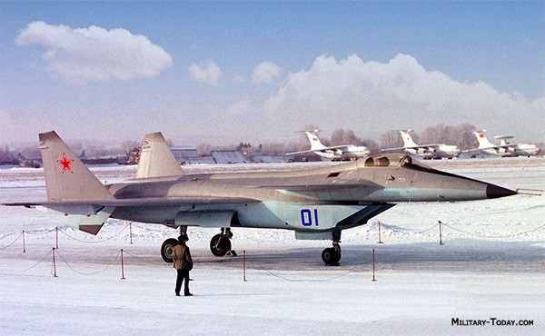 MiG 1.44: Cau tra loi thap bai cua Nga doi voi F-22 Raptor My-Hinh-15